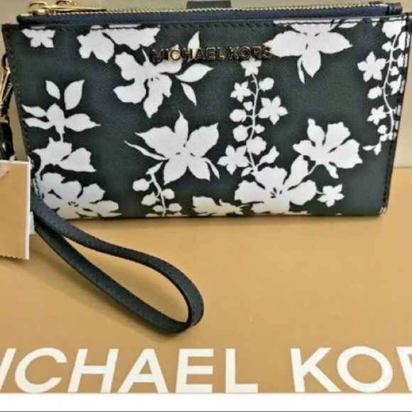 Michael Kors Handbags - Michael Kors Double Zip Smart Phone Wallet